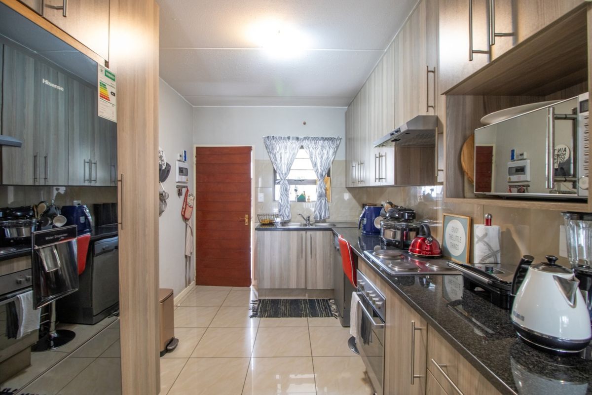 Charming Ground-Floor 2-Bedroom Apartment with Garden and Patio - Photo 4