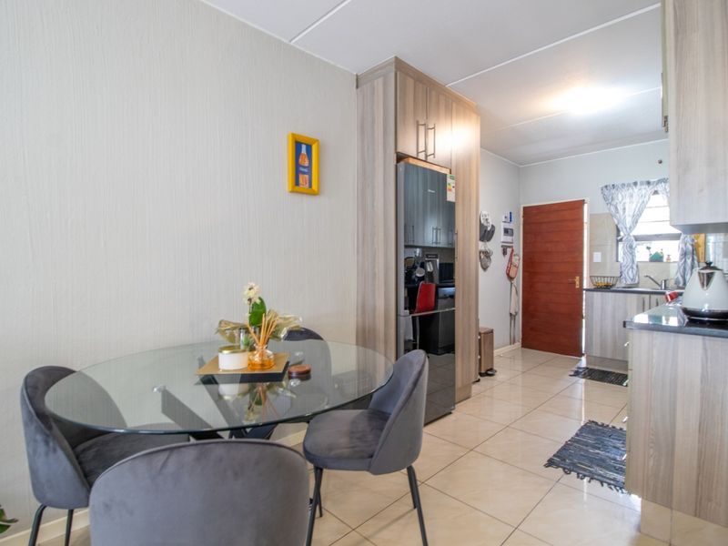 Charming Ground-Floor 2-Bedroom Apartment with Garden and Patio - Photo 9