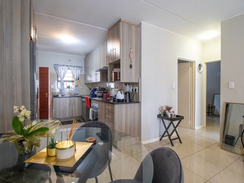 Charming Ground-Floor 2-Bedroom Apartment with Garden and Patio - Photo 8