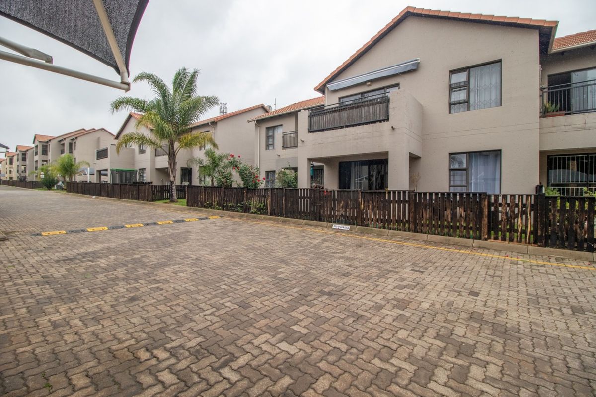 Charming Ground-Floor 2-Bedroom Apartment with Garden and Patio - Photo 2