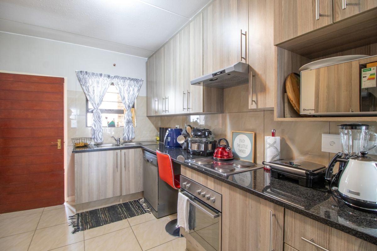 Charming Ground-Floor 2-Bedroom Apartment with Garden and Patio - Photo 5