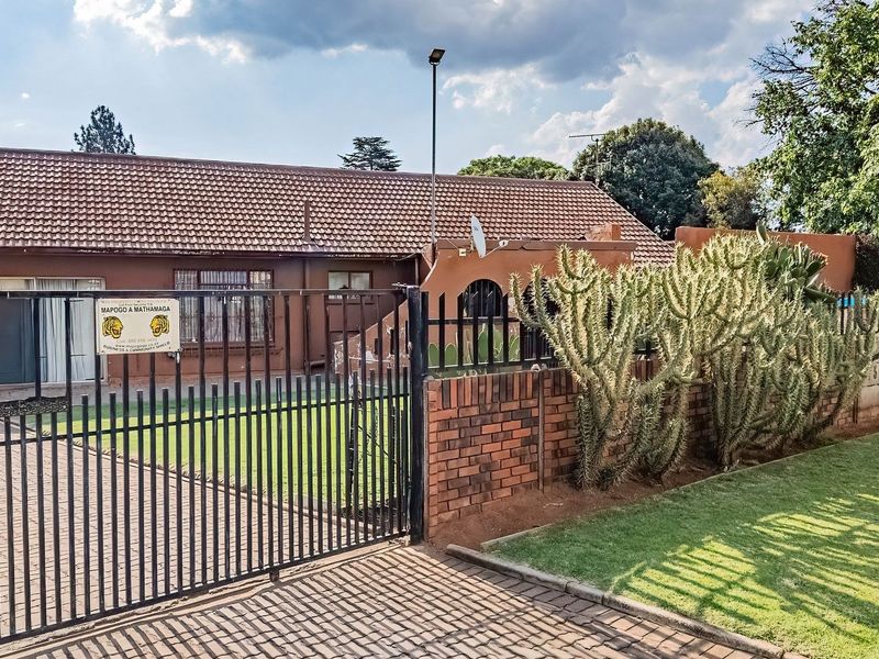 A Versatile Property Offering Space and Exceptional Potential! - Photo 2