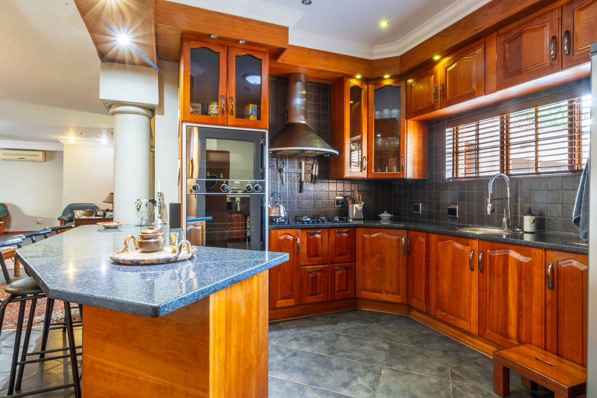 The Entertainer’s Dream Home For Sale in Malelane! - Photo 4