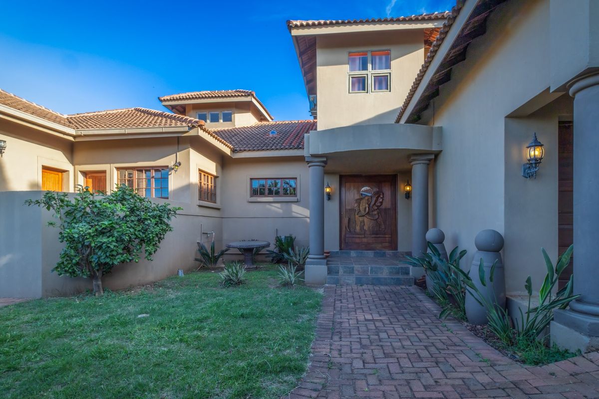 The Entertainer’s Dream Home For Sale in Malelane! - Photo 2