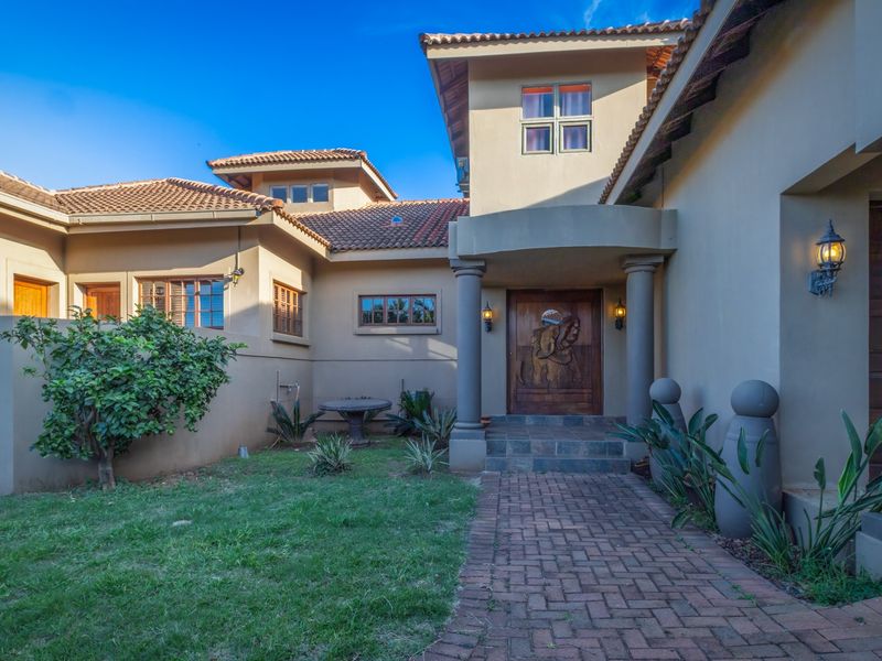 The Entertainer’s Dream Home For Sale in Malelane! - Photo 2