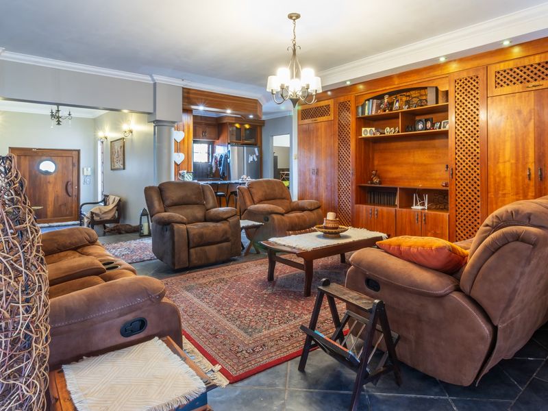 The Entertainer’s Dream Home For Sale in Malelane! - Photo 3