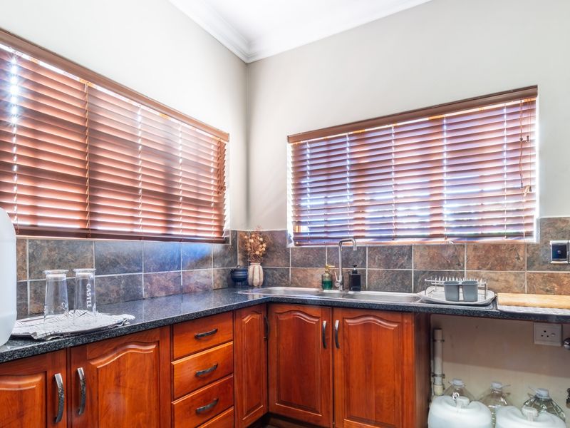 The Entertainer’s Dream Home For Sale in Malelane! - Photo 5