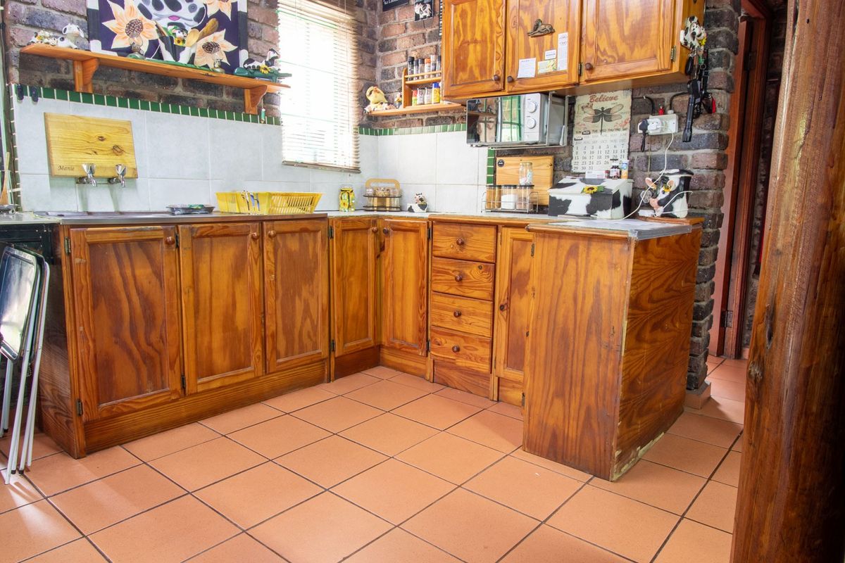 Charming Lock-Up-and-Go Retreat For Sale in Marloth Park! - Photo 3