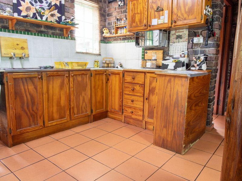 Charming Lock-Up-and-Go Retreat For Sale in Marloth Park! - Photo 3