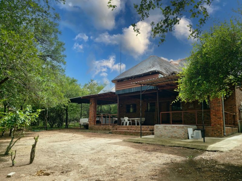 Spacious 3-Bedroom Home with Loft and Flatlet For Sale in Marloth Park! - Photo 1