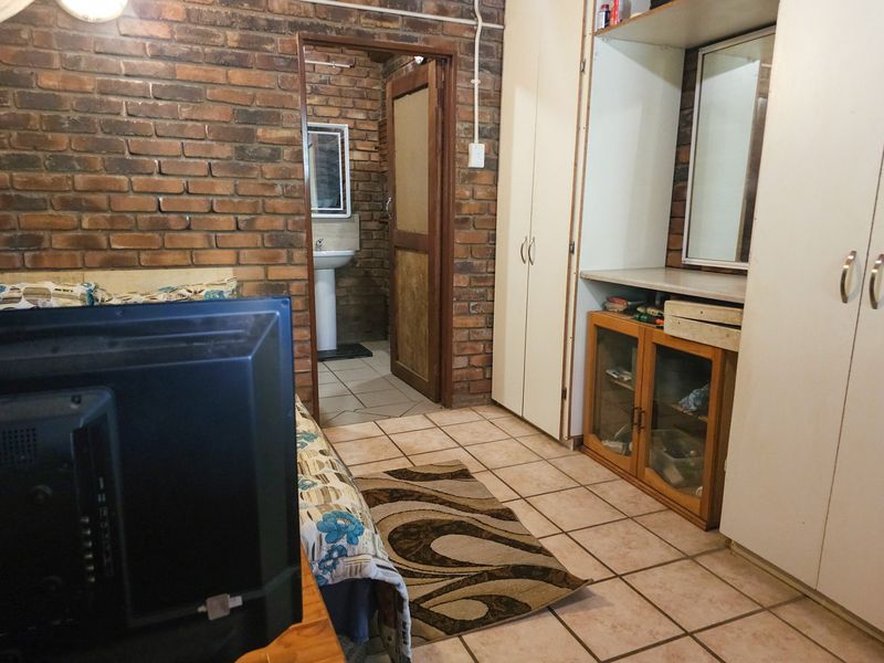 Spacious 3-Bedroom Home with Loft and Flatlet For Sale in Marloth Park! - Photo 10