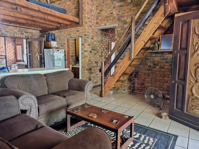 Spacious 3-Bedroom Home with Loft and Flatlet For Sale in Marloth Park! - Photo 4