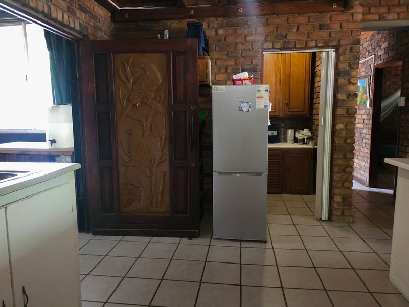 Spacious 3-Bedroom Home with Loft and Flatlet For Sale in Marloth Park! - Photo 6