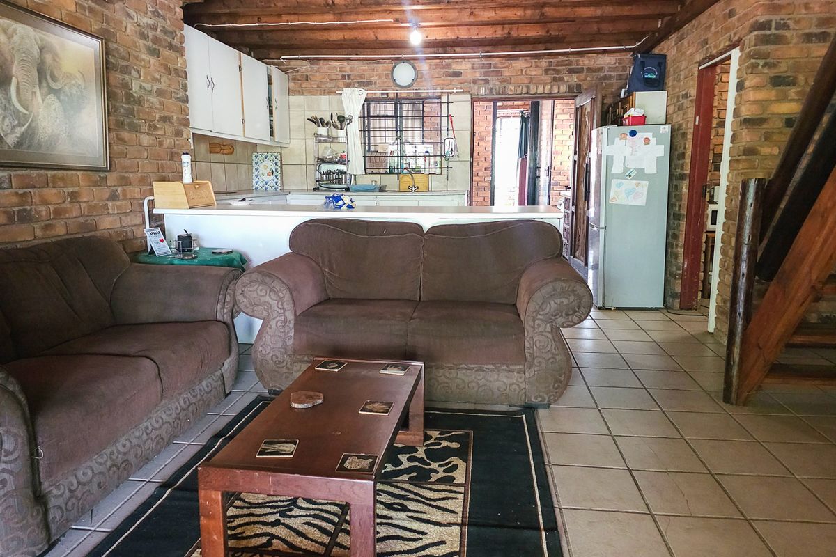 Spacious 3-Bedroom Home with Loft and Flatlet For Sale in Marloth Park! - Photo 3