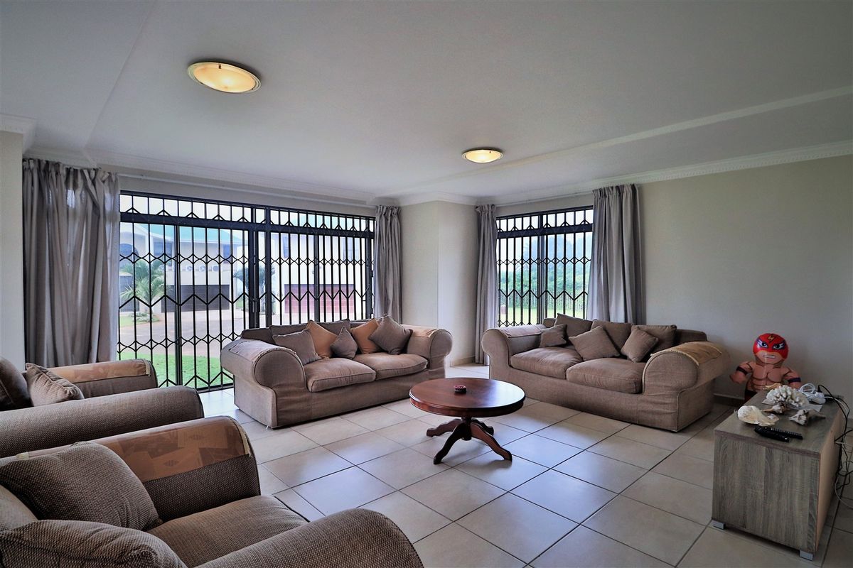 Luxurious home basically on the beach - Photo 4