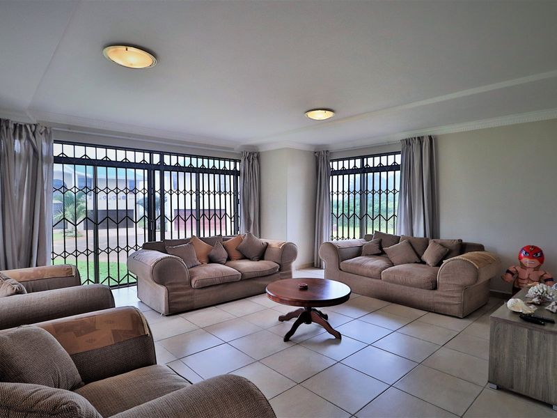 Luxurious home basically on the beach - Photo 4