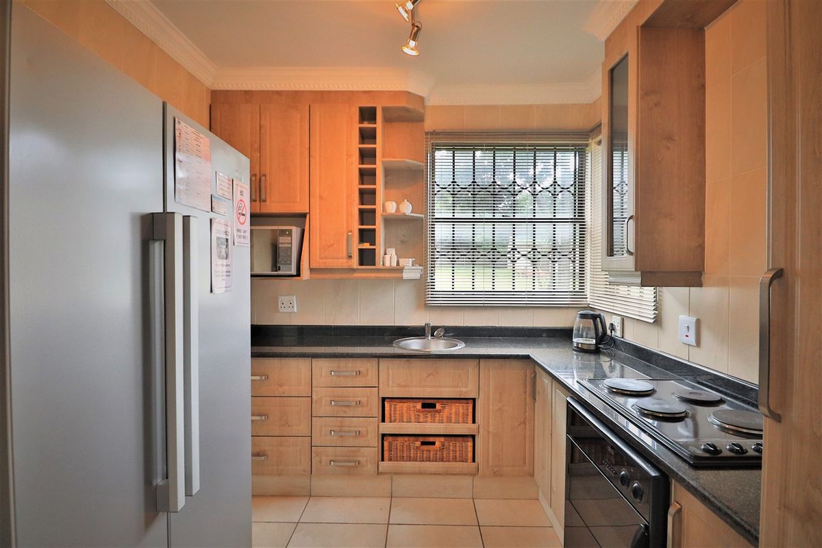 Luxurious home basically on the beach - Photo 3