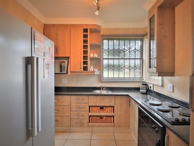 Luxurious home basically on the beach - Photo 3