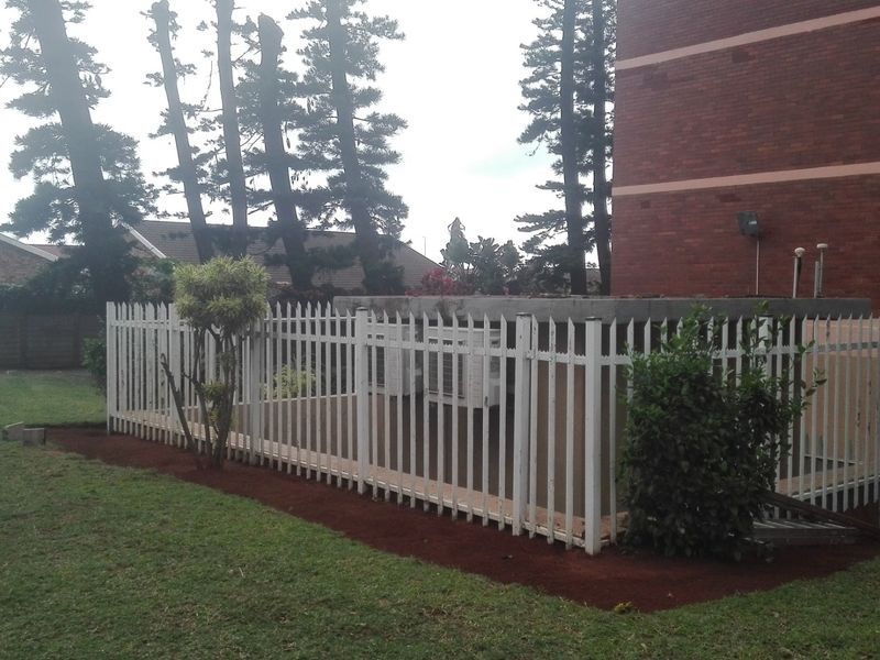 Lovely 2  Bed Flat,Montclair - Photo 10