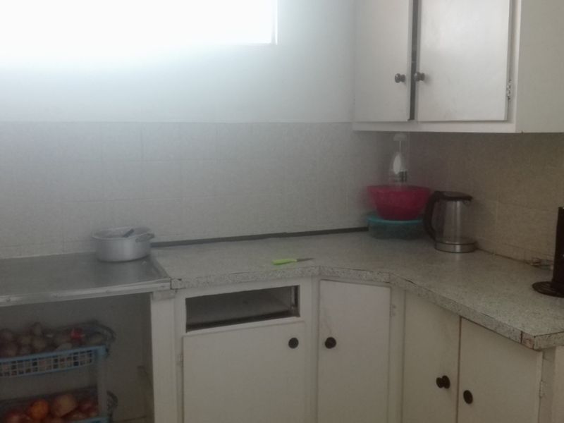 Lovely 2  Bed Flat,Montclair - Photo 8