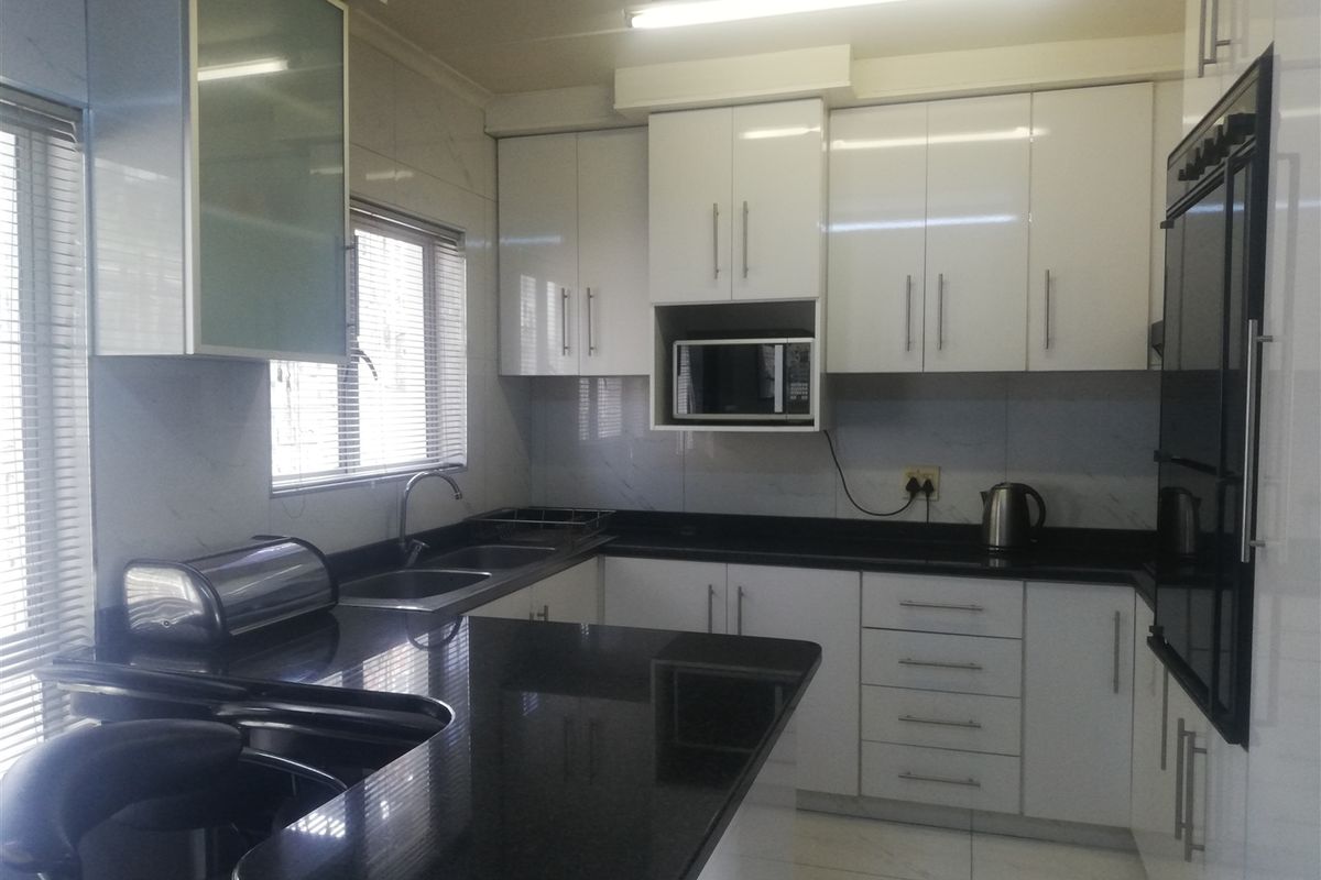 Lovely 4 Bed Home, Harinagar, Shallcross - Photo 5