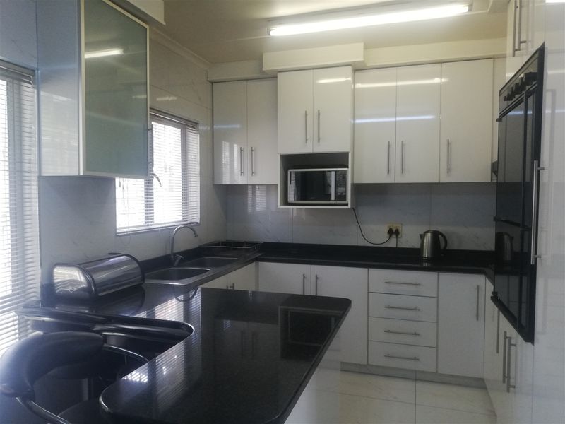 Lovely 4 Bed Home, Harinagar, Shallcross - Photo 5