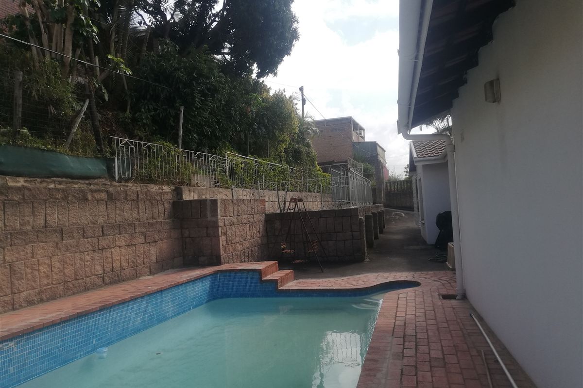 Lovely 4 Bed Home, Harinagar, Shallcross - Photo 2