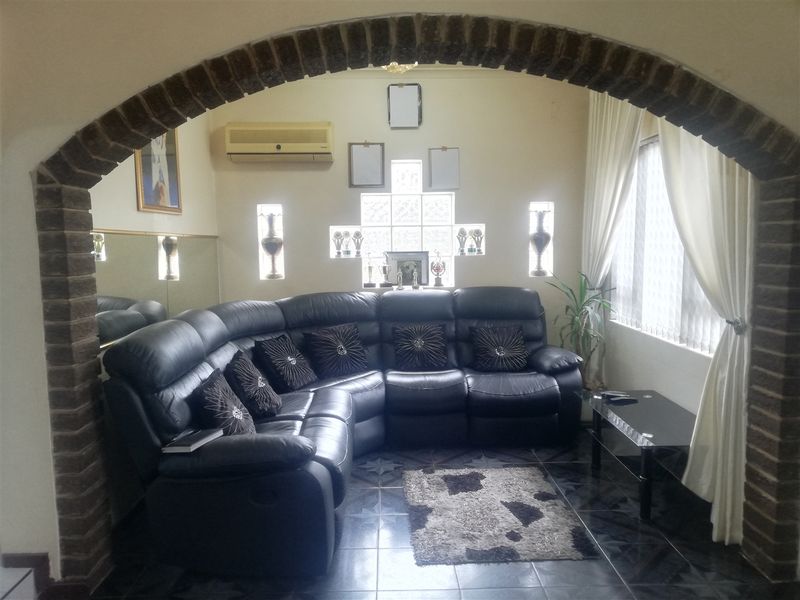 Lovely 4 Bed Home, Harinagar, Shallcross - Photo 9