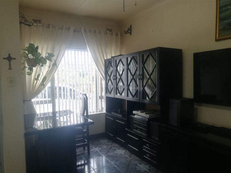 Lovely 4 Bed Home, Harinagar, Shallcross - Photo 8