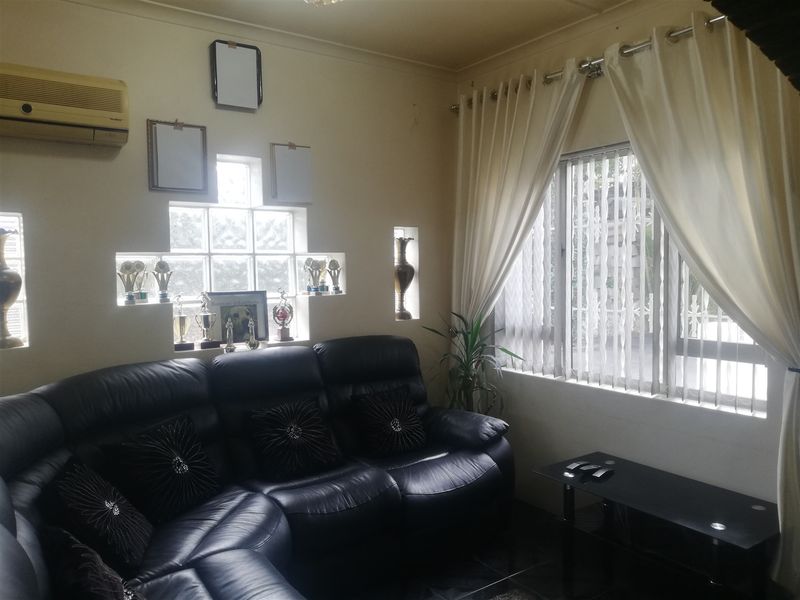 Lovely 4 Bed Home, Harinagar, Shallcross - Photo 7