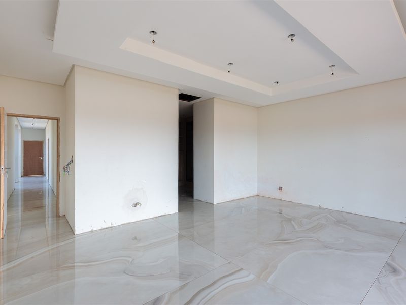 Newly built home with breathtaking views - Photo 10