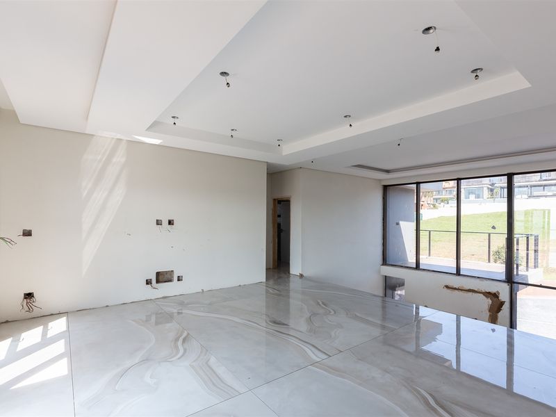 Newly built home with breathtaking views - Photo 9