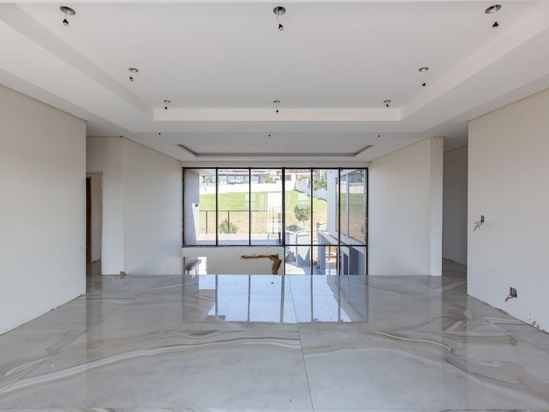 Newly built home with breathtaking views - Photo 7