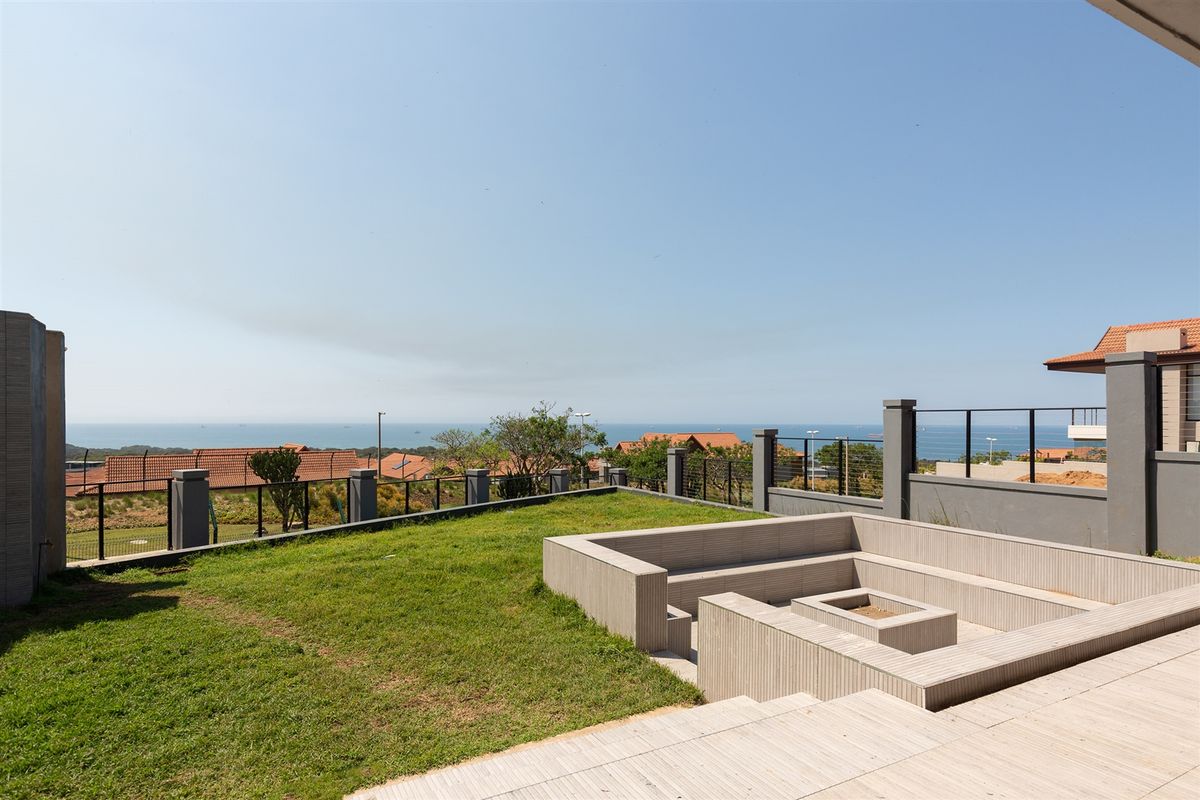 Newly built home with breathtaking views - Photo 4