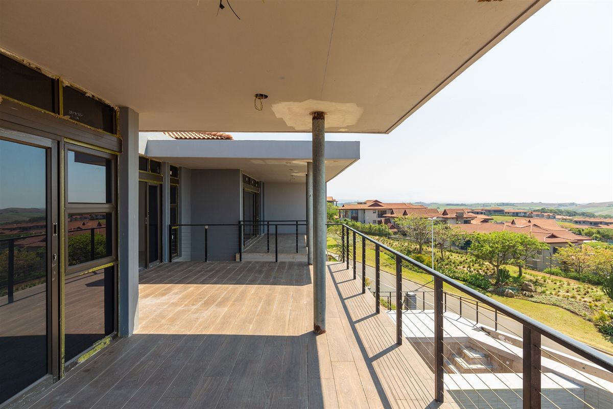 Newly built home with breathtaking views - Photo 3