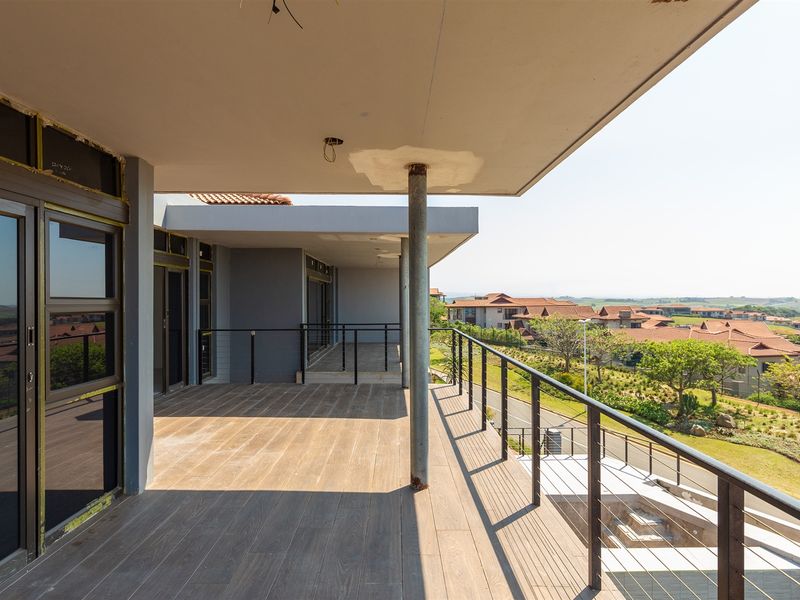 Newly built home with breathtaking views - Photo 3