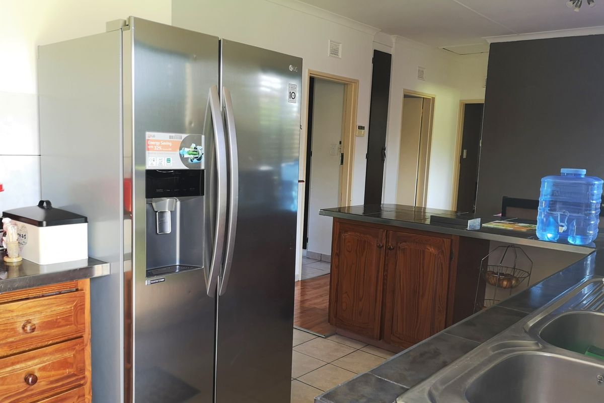 Neat Family Home To Rent - Photo 4