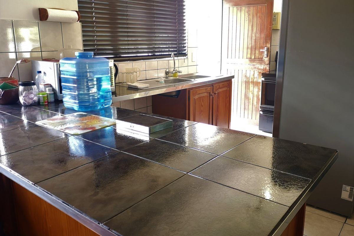 Neat Family Home To Rent - Photo 3