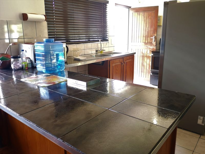Neat Family Home To Rent - Photo 3