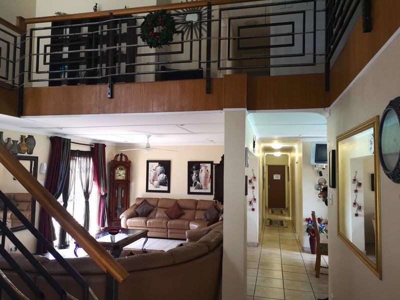 Fully Furnished Six Bedroom House in Veld-en-vlei - Photo 3