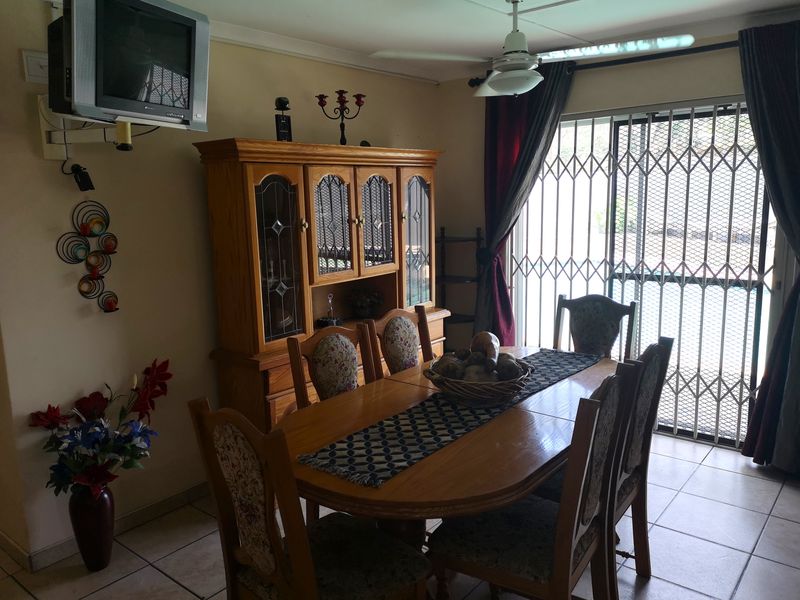 Fully Furnished Six Bedroom House in Veld-en-vlei - Photo 7