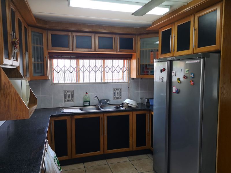 Fully Furnished Six Bedroom House in Veld-en-vlei - Photo 6