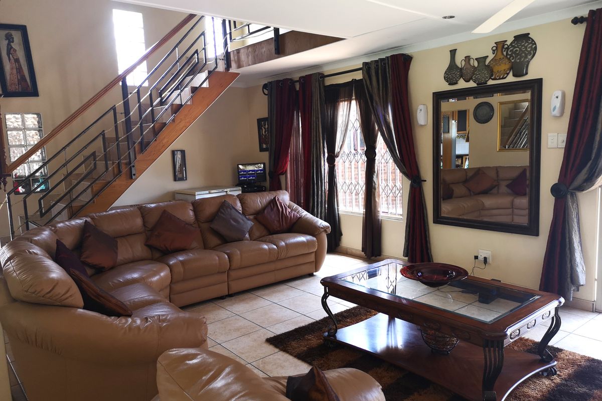 Fully Furnished Six Bedroom House in Veld-en-vlei - Photo 4