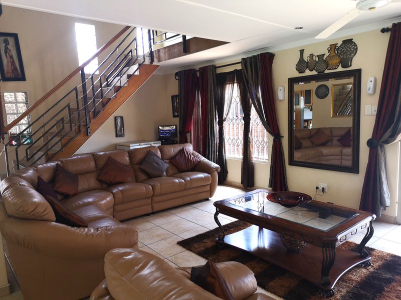 Fully Furnished Six Bedroom House in Veld-en-vlei - Photo 4