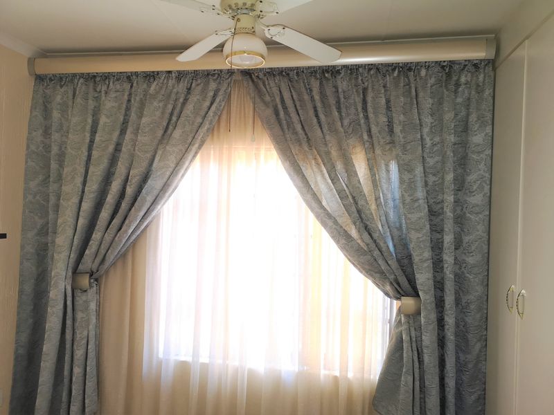 Modern and Secure Three-Bedroom Simplex for Rent - Photo 9