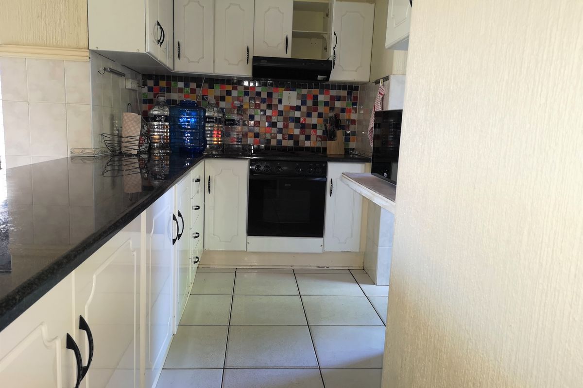 Modern and Secure Three-Bedroom Simplex for Rent - Photo 2