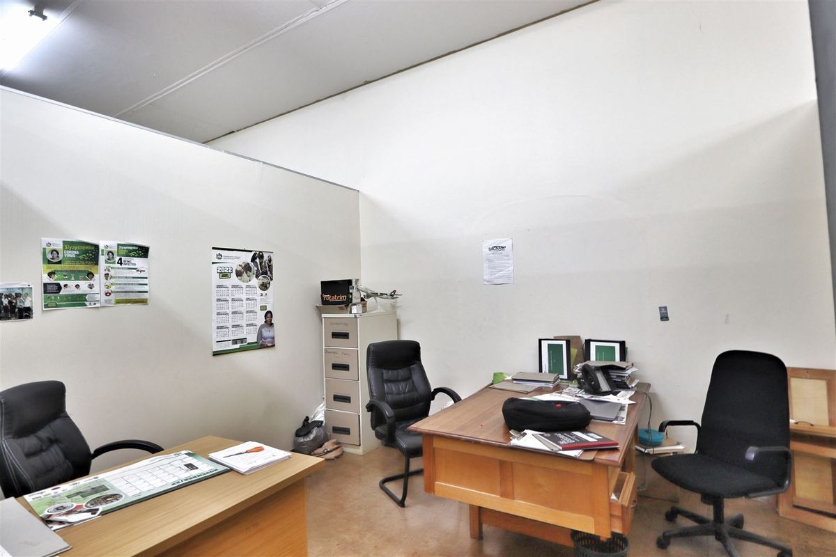 Double-Stand with Great Potential - Photo 5