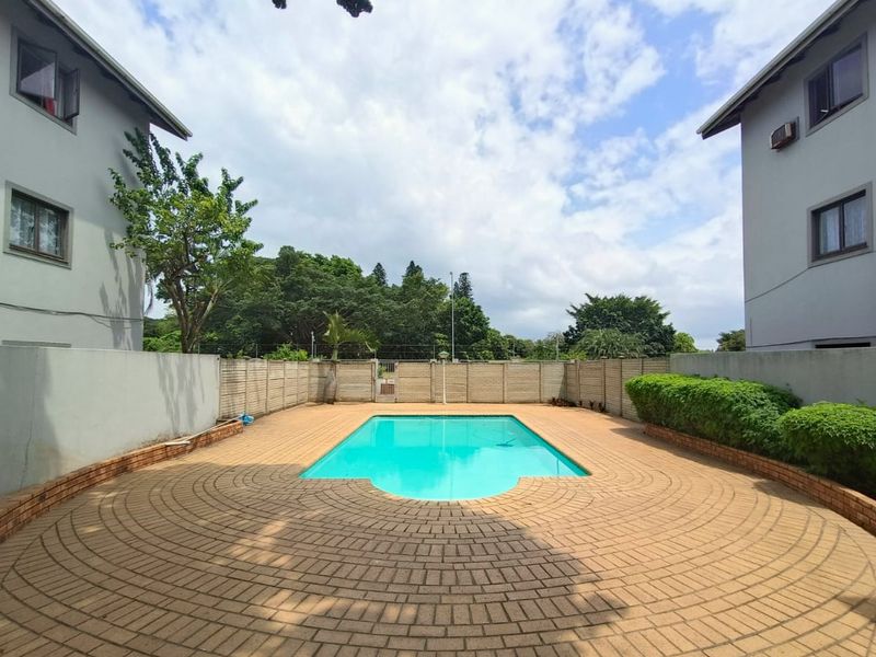 Three Bedroom Apartment To Rent - Photo 8