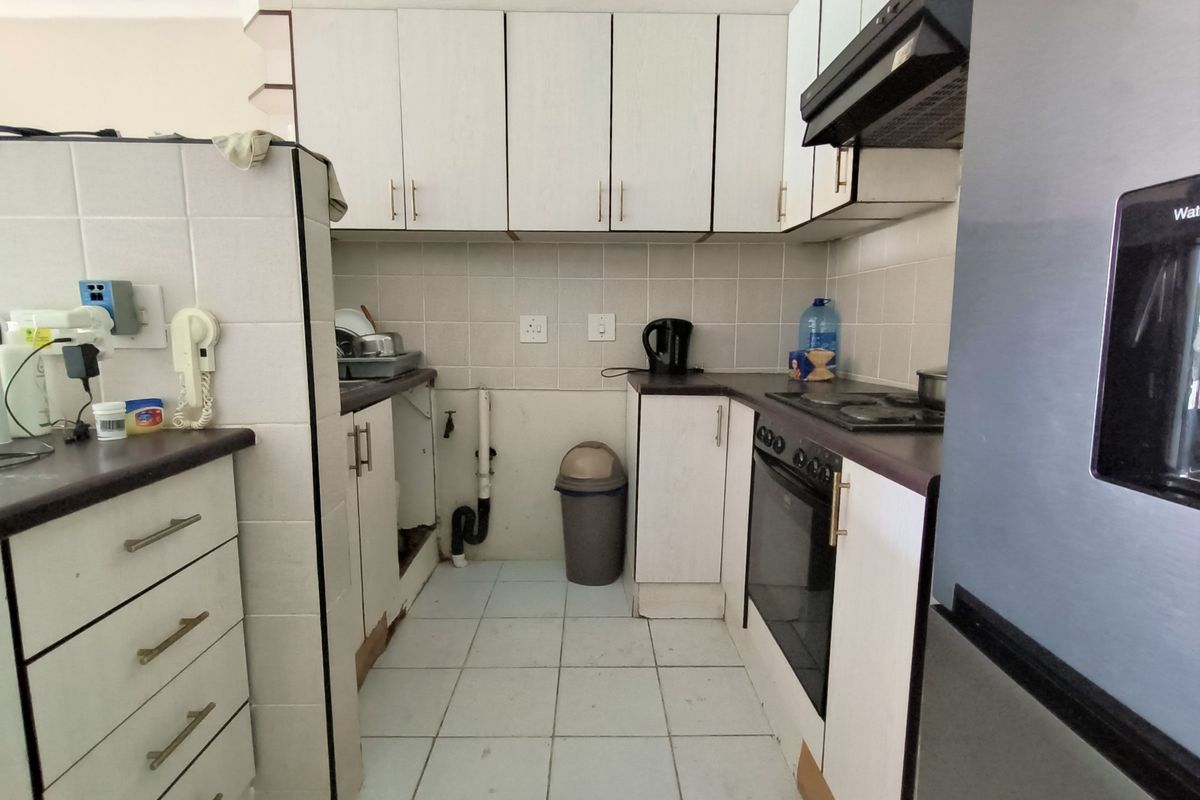 Three Bedroom Apartment To Rent - Photo 2