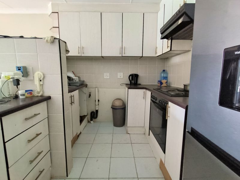 Three Bedroom Apartment To Rent - Photo 2